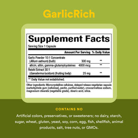 Natural Factors Ail + Reishi capsules avec ingrédients sur fond blanc