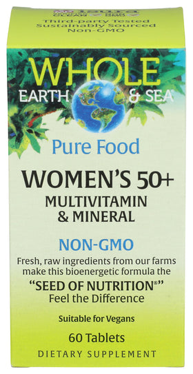 Natural Factors Multivitamine Femme 50+ avec des fruits et légumes en arrière-plan