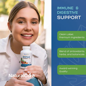 Natural Labs Biofilm Complex capsules dans une main