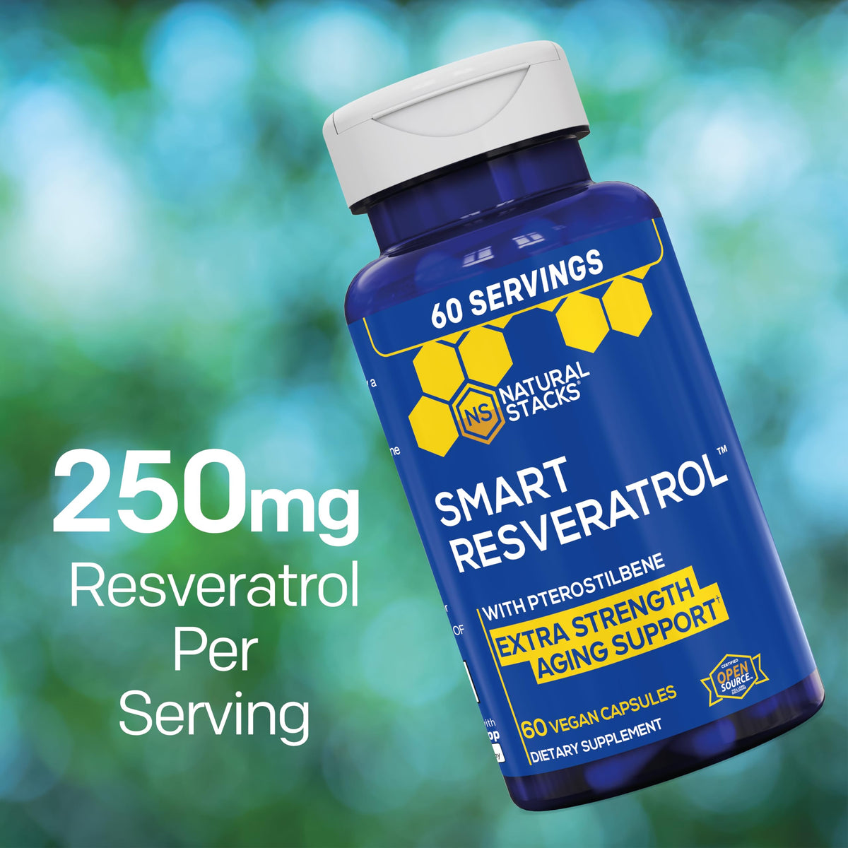 NATURAL STACKS Resveratrol 250mg flacon à côté d'un verre d'eau