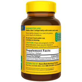 Nature Made Vitamine E 450 mg Softgels sur un fond neutre