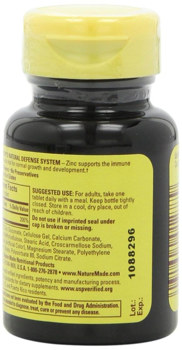 Nature Made Zinc 30mg comprimés dans une main