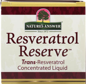 Nature's Answer Réserve de Resvératrol 150 ml sur table en bois