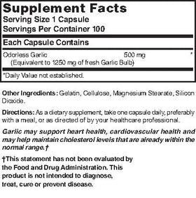 Nature's Blend Ail Odorless 1 250 mg 100 capsules sur une table en bois