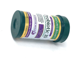 Nature's Bounty Probiotique Ultra Force 10, capsules dans un verre