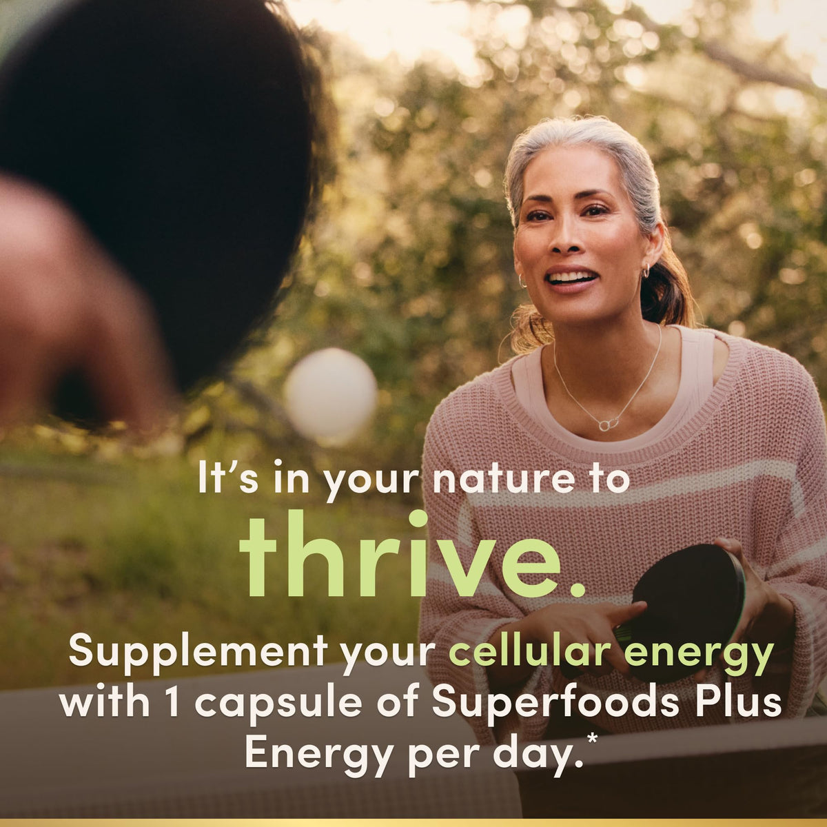 Nature's Bounty Superfoods Plus Energy 30 Capsules sur fond de fruits et légumes