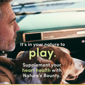 Nature's Bounty Vital Heart gélules molles avec un verre d'eau