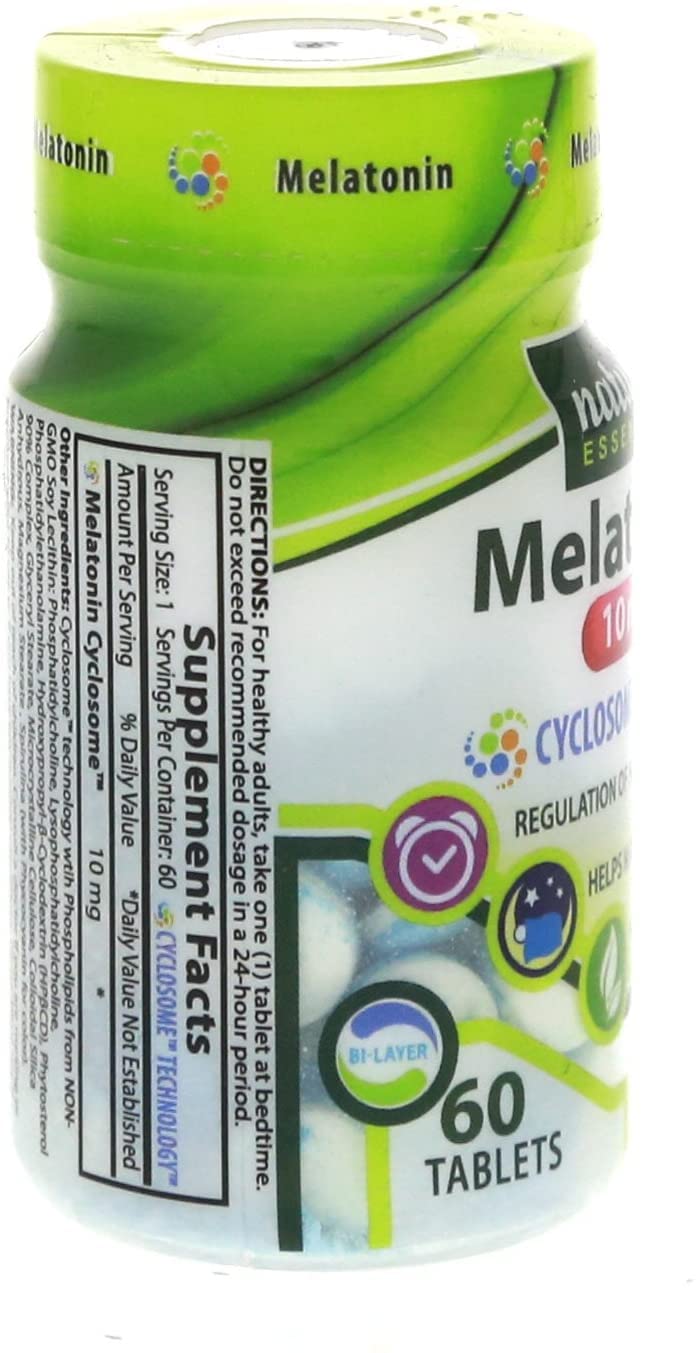 NATURE'S ESSENTIALS Mélatonine 10mg comprimés avec un verre d'eau