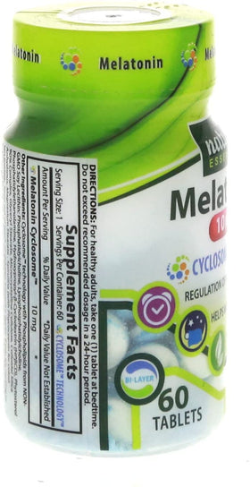 NATURE'S ESSENTIALS Mélatonine 10mg comprimés avec un verre d'eau