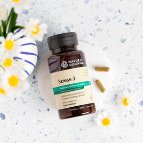Nature's Sunshine Stress-J 100 capsules sur une surface en bois
