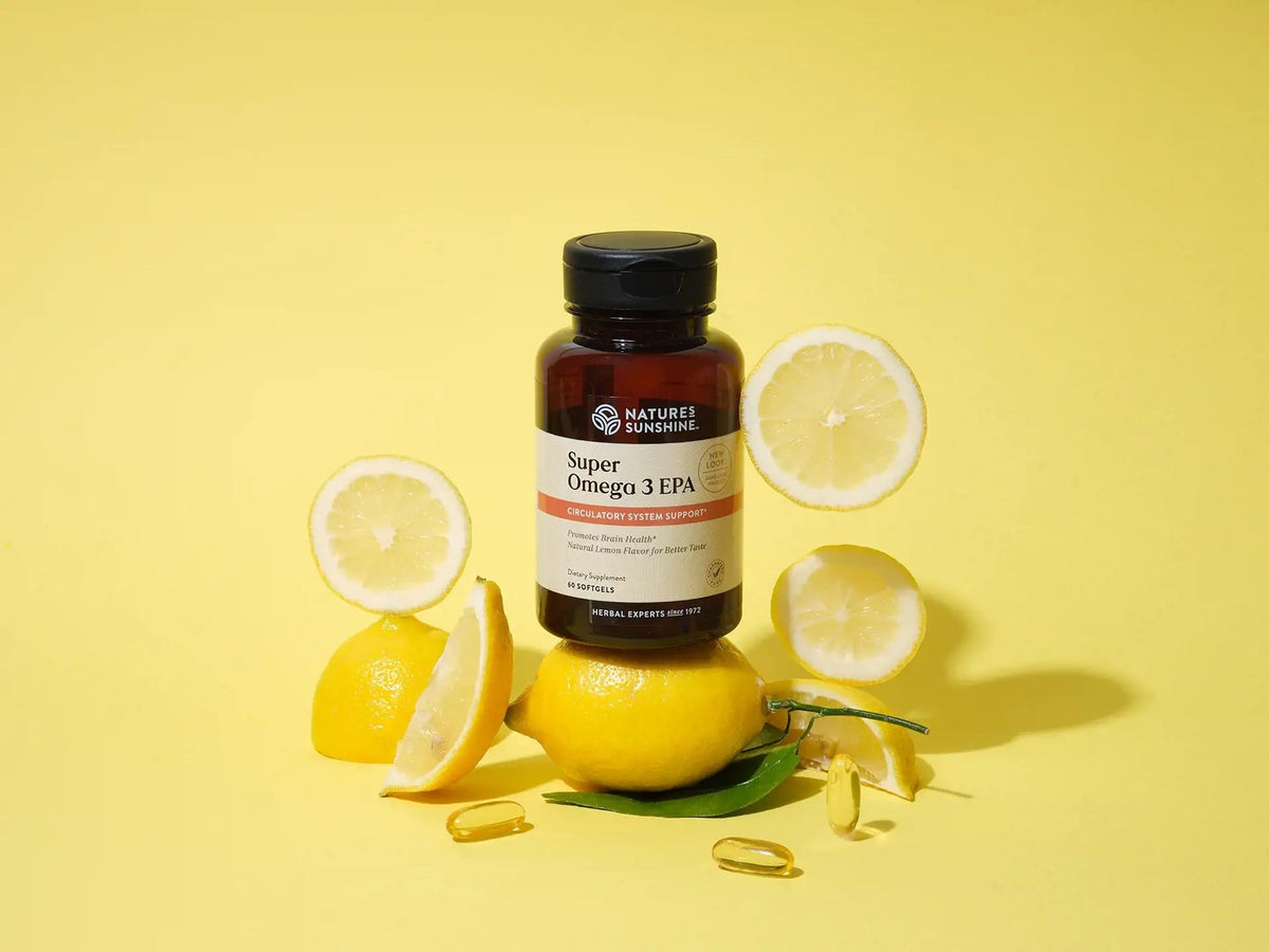 Nature's Sunshine Super Omega-3 EPA gélules molles sur fond neutre