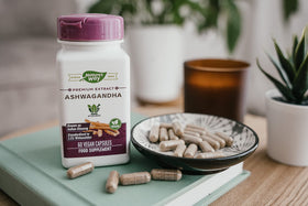 Nature's Way Ashwagandha 60 gélules sur une table