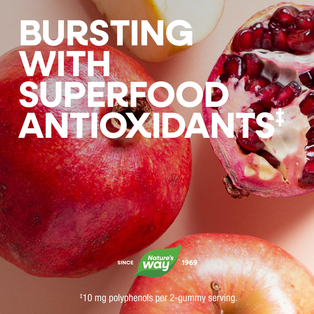 Nature's Way Multivitamines Femmes 50+ Gummies avec fruits à côté