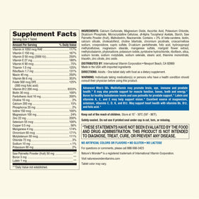 Nature's Wonder Multivitamines 50+ Hommes - comprimés sur une surface en bois