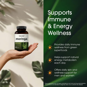 NatureBell Moringa 8 000 mg capsules sur une table en bois