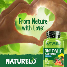 NATURELO Multivitamine pour Hommes 50+ - Capsules à côté d'un verre d'eau