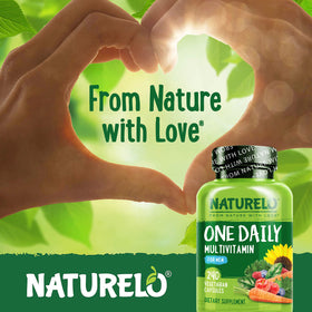 NATURELO Multivitamine pour Hommes - capsules sur une table en bois