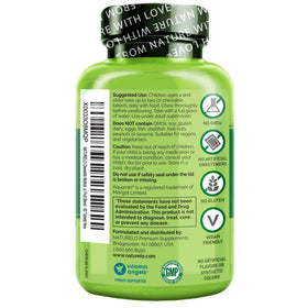 NATURELO multivitamines enfants à côté d'un verre d'eau