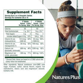 NaturesPlus Calcium/Magnésium/Vitamine D3 K2 comprimés à mâcher sur une table