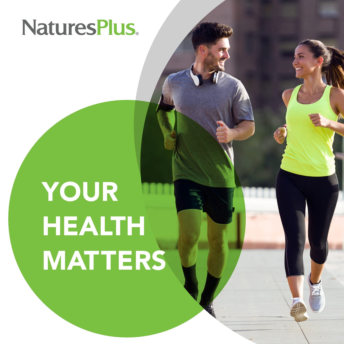NaturesPlus Calcium Magnésium Vitamine D3 K2 comprimés ouverts dans un verre