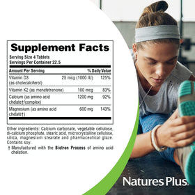 NaturesPlus Calcium Magnésium Vitamine D3 K2 comprimés sur une table