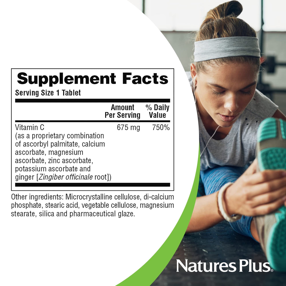 NaturesPlus Esterified Vitamin C 675 mg comprimés à côté d'un verre d'eau