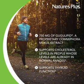 NaturesPlus Gugulipid sur une surface en bois avec des plantes