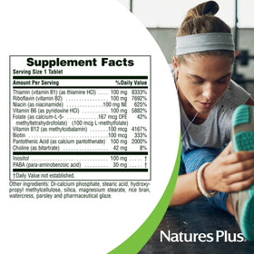 NaturesPlus Mega B-100 Complex comprimés dans la main