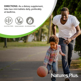 NaturesPlus Red Yeast Rice 600 mg mini-tablettes avec un verre d'eau
