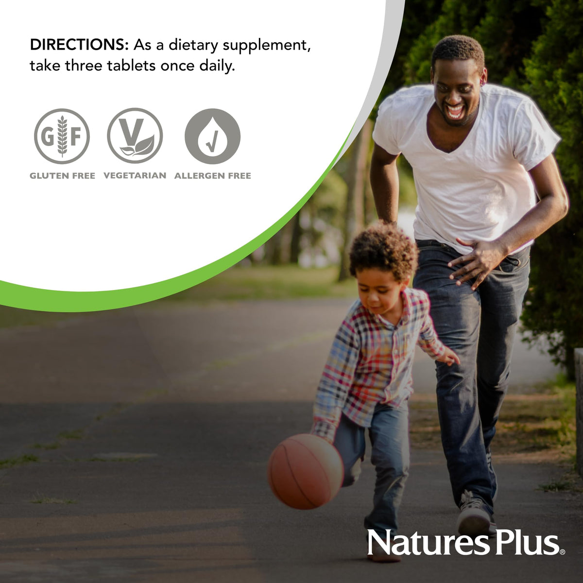 NaturesPlus Source of Life GOLD Multivitamine 180 comprimés dans une main