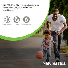 NaturesPlus Turmeric 400 mg gélules végétales, gélules dans un verre d'eau