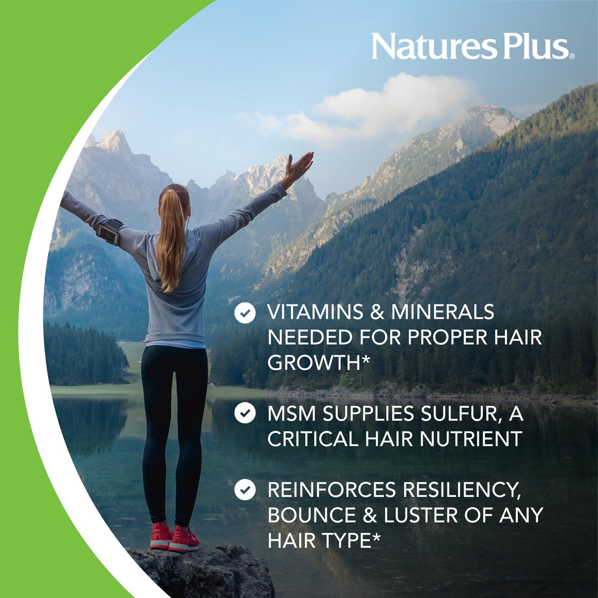 NaturesPlus Ultra Hair Plus comprimés sur une surface blanche
