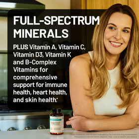 NatureWise Multivitamine Femme capsules ouvertes sur une table