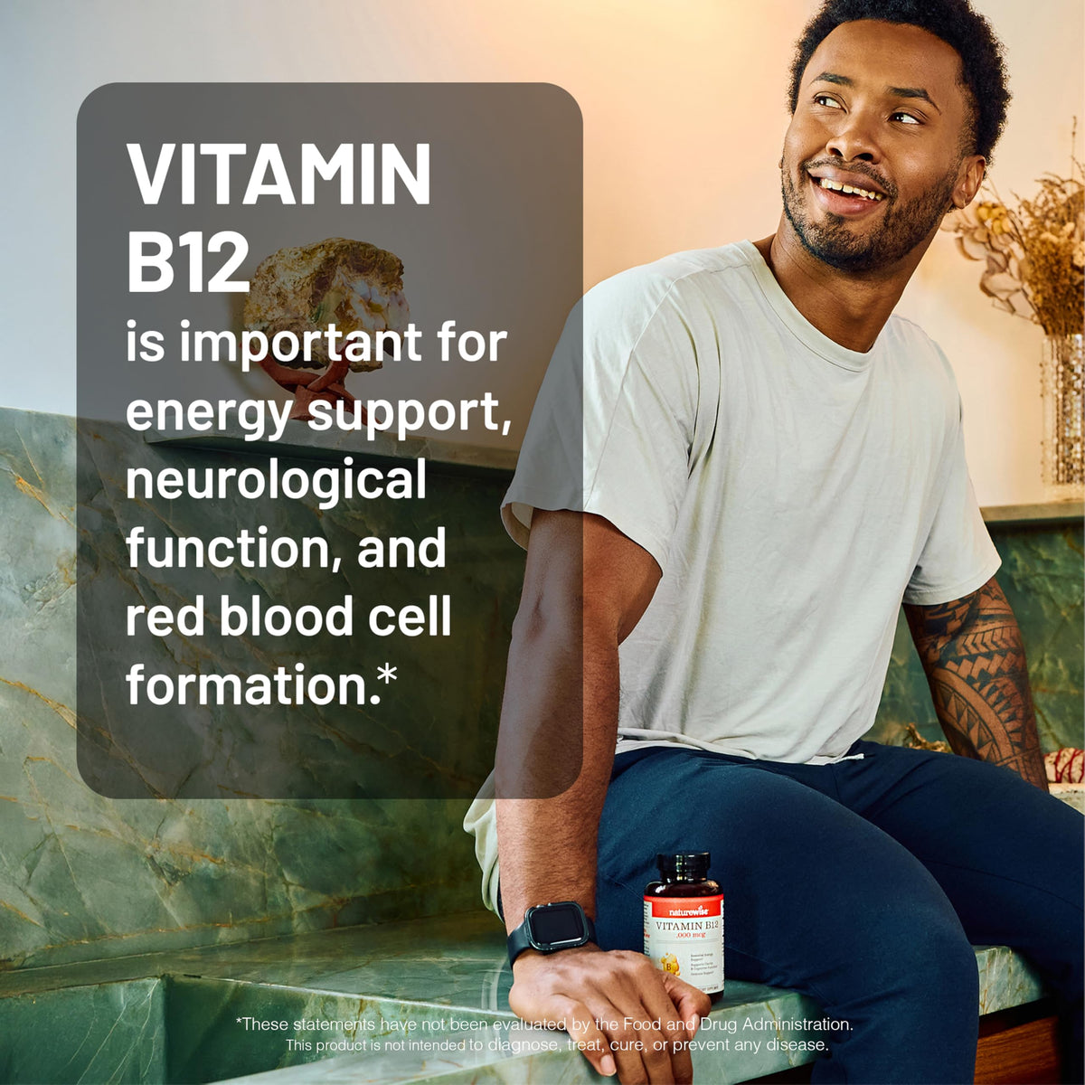 NatureWise Vitamine B12 5000 mcg gélules à côté d'un carnet