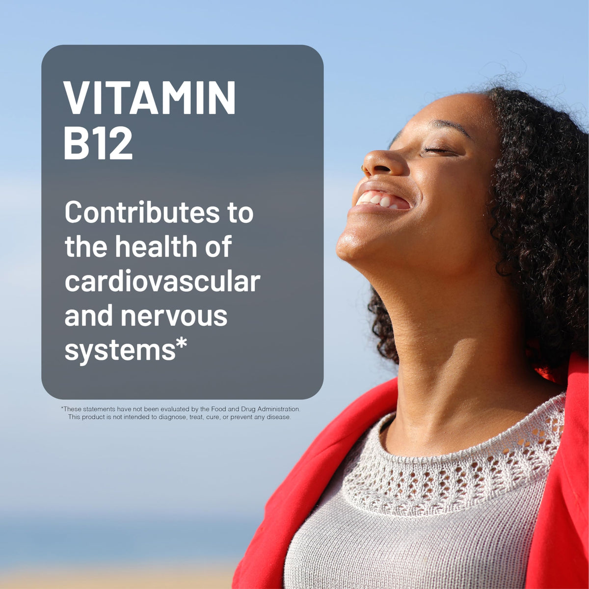 NatureWise Vitamine B12 5000 mcg gélules dans une main