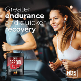 NDS Nutrition Cardio Cuts 4.0 sur une table avec accessoires de fitness