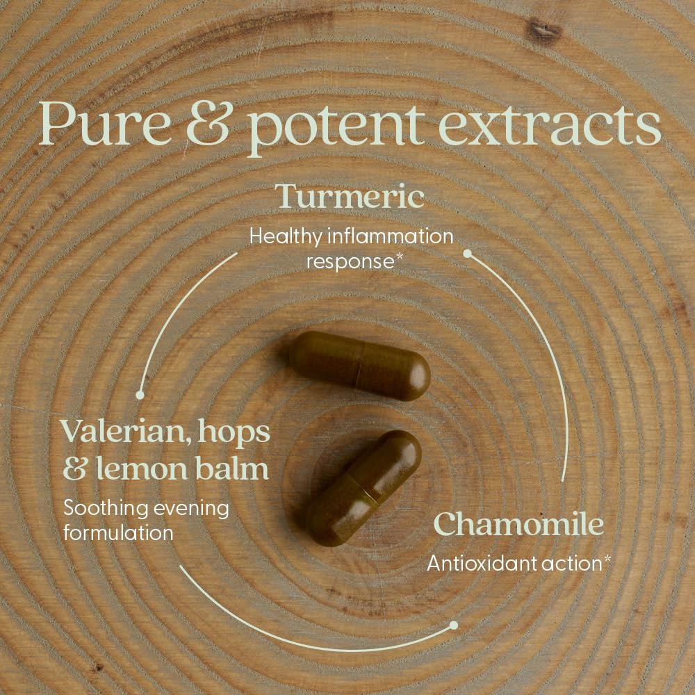 New Chapter Turmeric Force Nuit capsules sur fond blanc