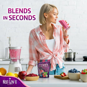 NGU Super Berry Powder 150g sur une table avec des ustensiles