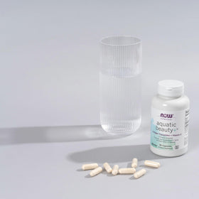 NOW Foods Aquatic Beauty+™ Collagène Marin 1 000 mg en contexte sur une table