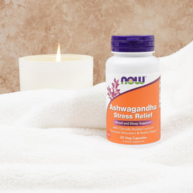 NOW Foods Ashwagandha 60 capsules, flacon ouvert avec capsules