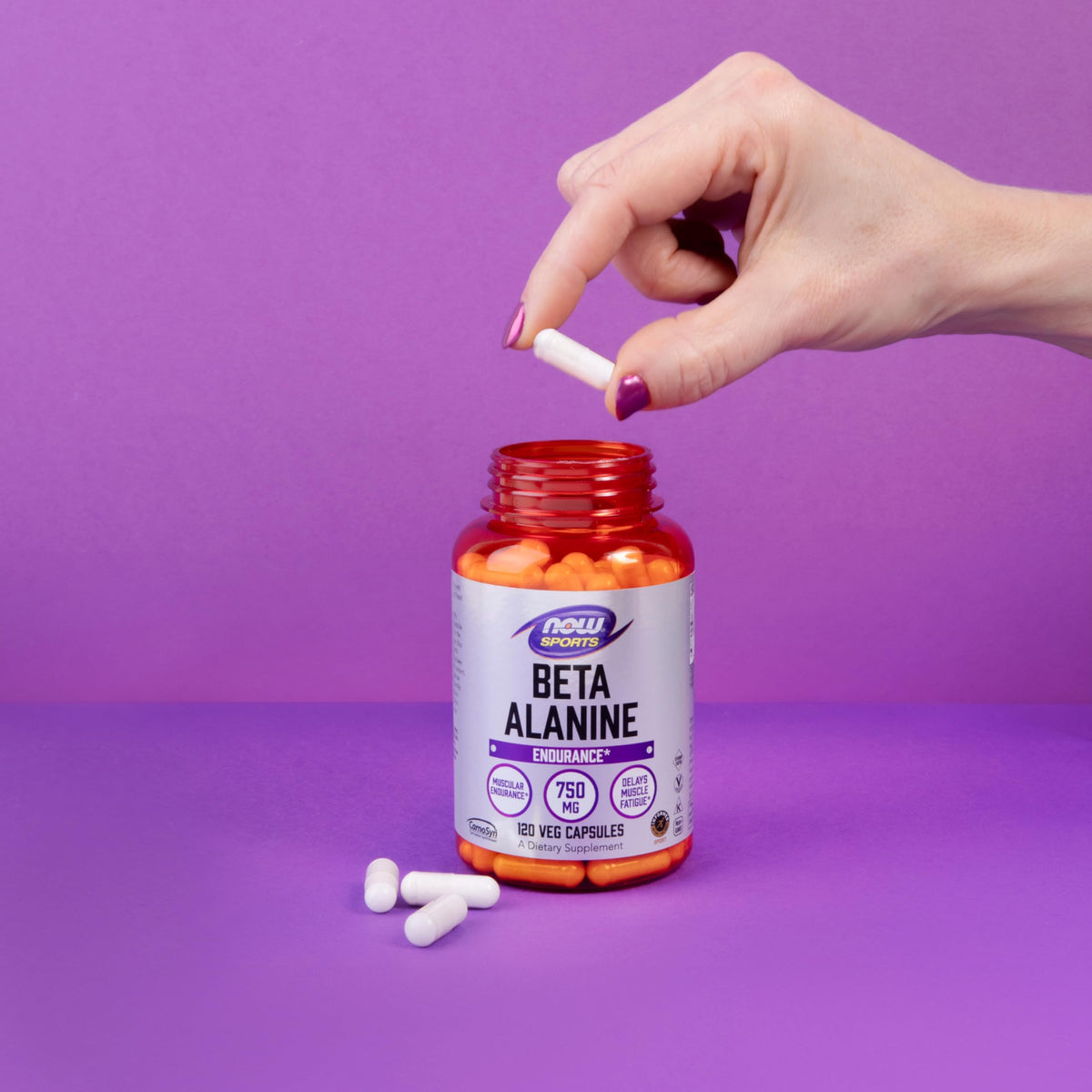 NOW Foods Beta-Alanine 750 mg capsules avec verre d'eau