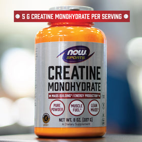NOW Foods Créatine Monohydrate Poudre 1152g sur une table de gym