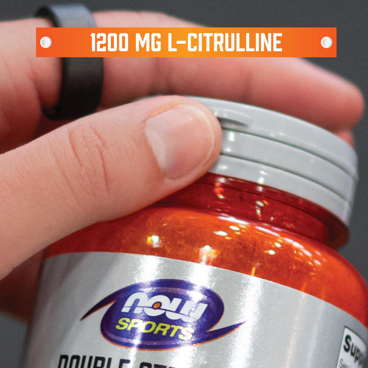 NOW Foods L-Citrulline Extra Fort 1200 mg comprimés à côté d'un verre d'eau
