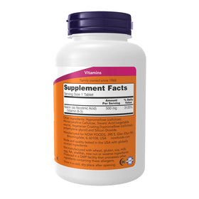 NOW Foods Niacine 500 mg comprimé sur une cuillère