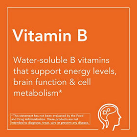 NOW Foods Vitamine B-100 gélules prises avec un verre d'eau