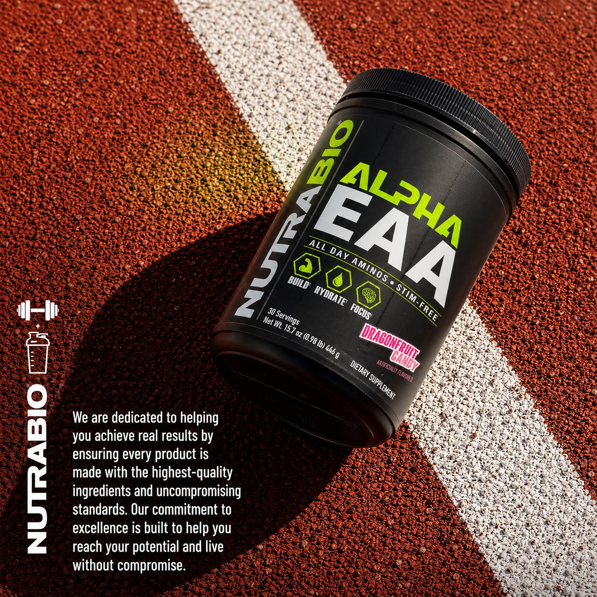 NutraBio Alpha EAA poudre d'acides aminés - mise en scène avec des fruits