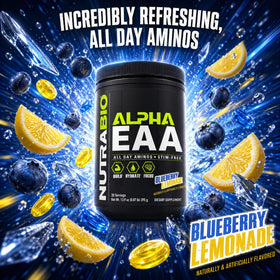 NutraBio Alpha EAA Poudre de BCAA 30 Portions Citron Myrtille en préparation dans un verre