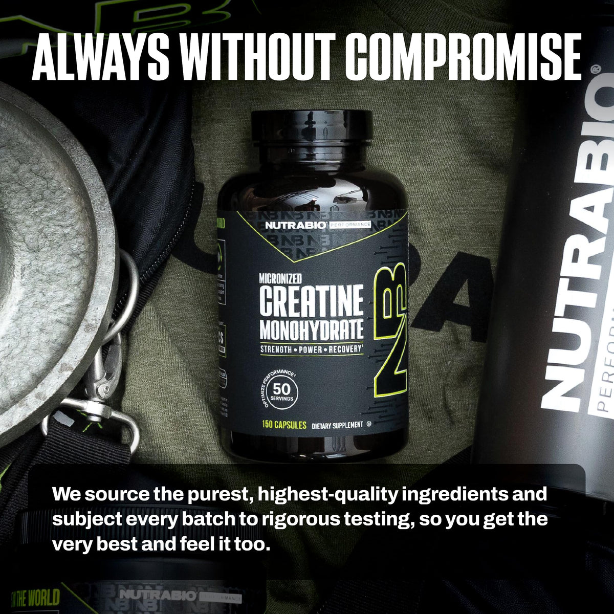 NutraBio Créatine Monohydrate Capsules à côté de produits de fitness