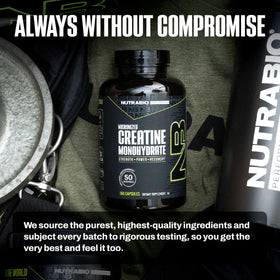 NutraBio Créatine Monohydrate Capsules à côté de produits de fitness