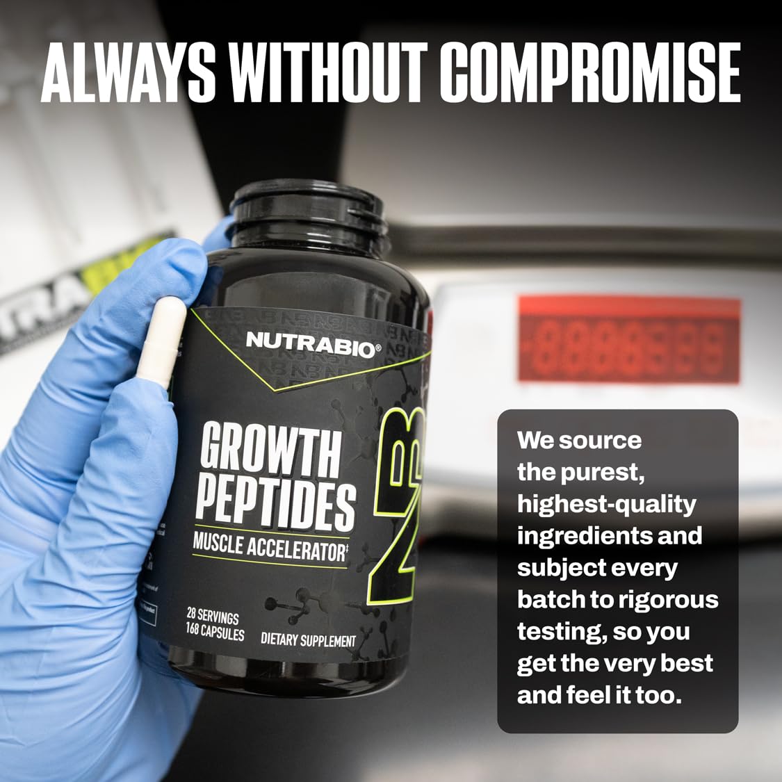 NutraBio Growth Peptides capsules en main